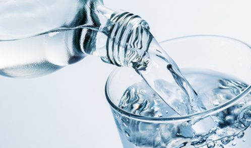 Eau minérale faiblement minéralisée